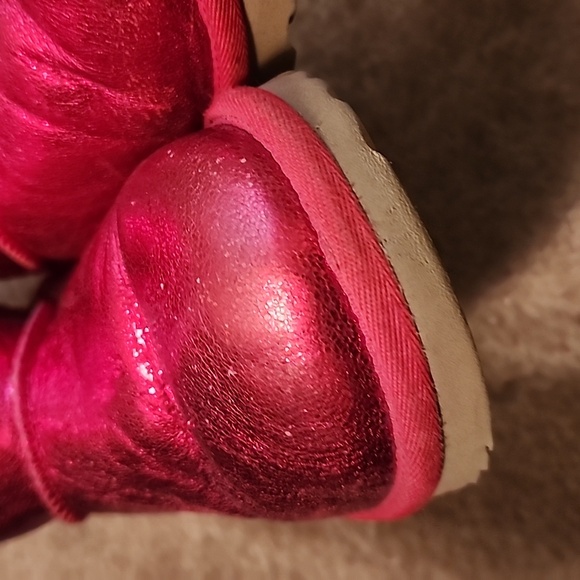 UGG Big Kid's Classic Metallic Sparkle Short Boots - Picture 4 of 14